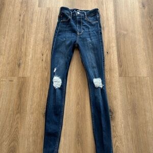 Skinny jeans with holes!